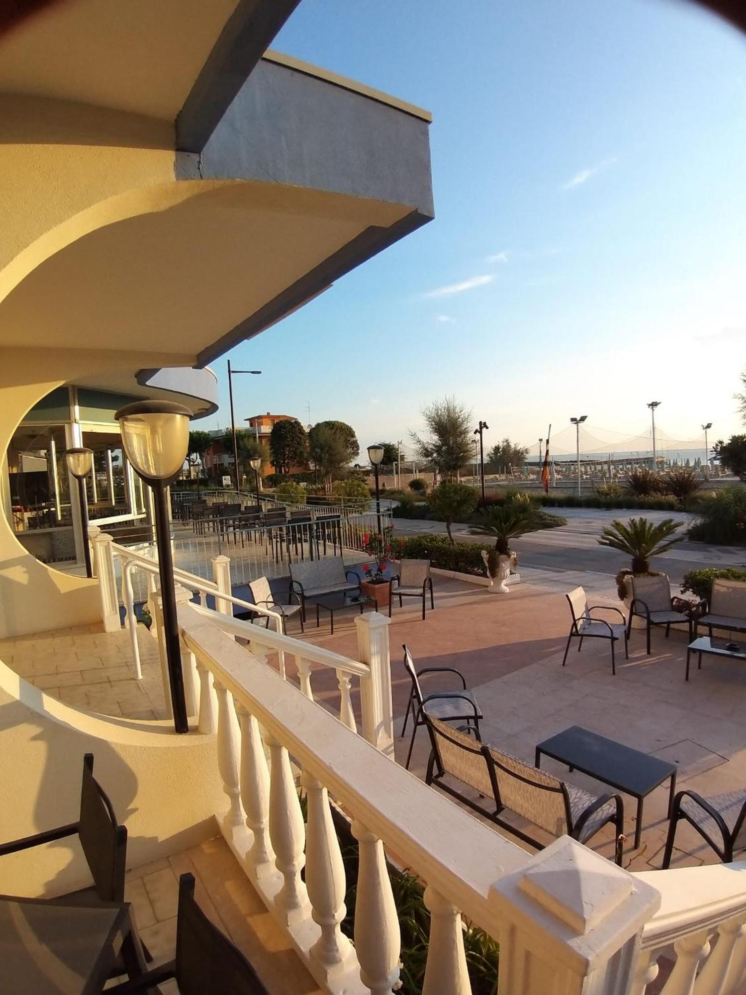 Hotel Ideal Rímini Exterior foto